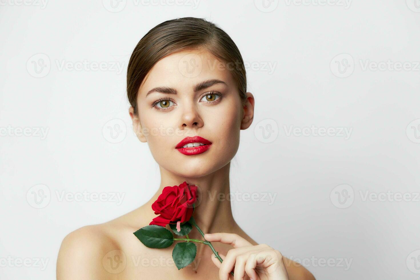 mulher com vermelho flor vermelho lábios charme luxo luz foto