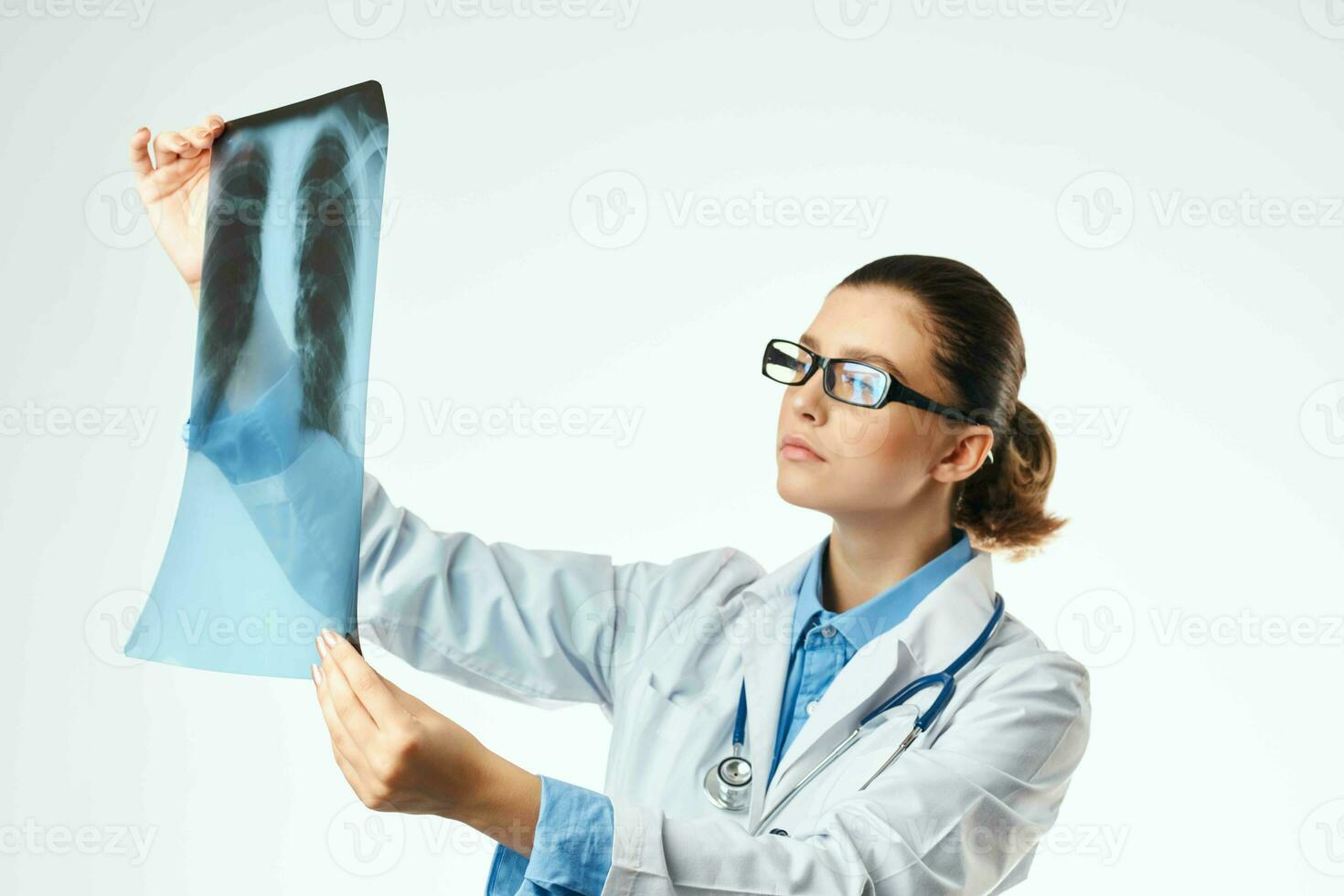 fêmea médico médico vestido hospital exame foto