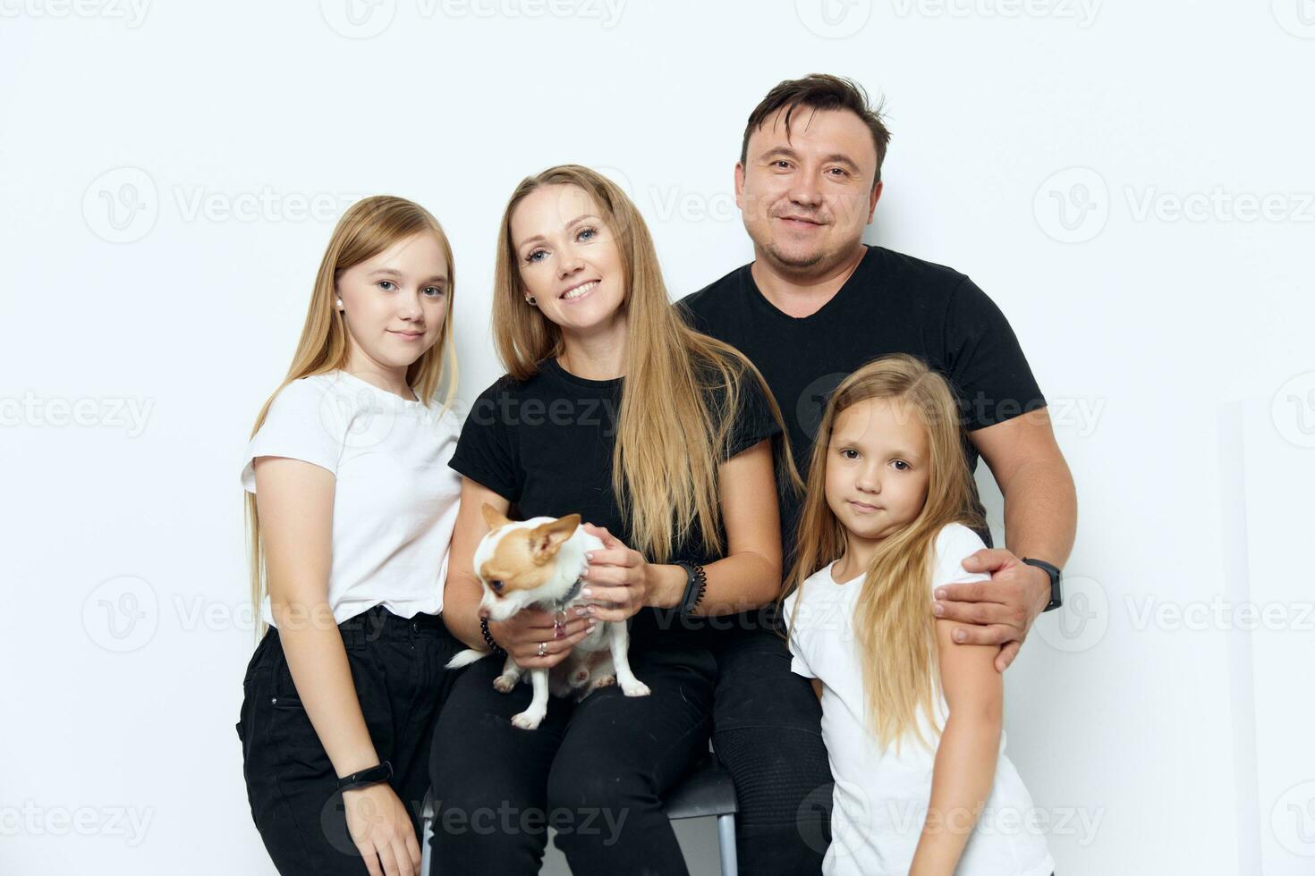 família foto com cachorro amizade Diversão retrato isolado fundo