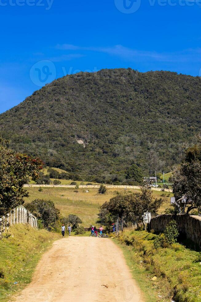 Visão do a lindo montanhas do a município do la calera localizado em a Oriental gamas do a colombiano andes foto