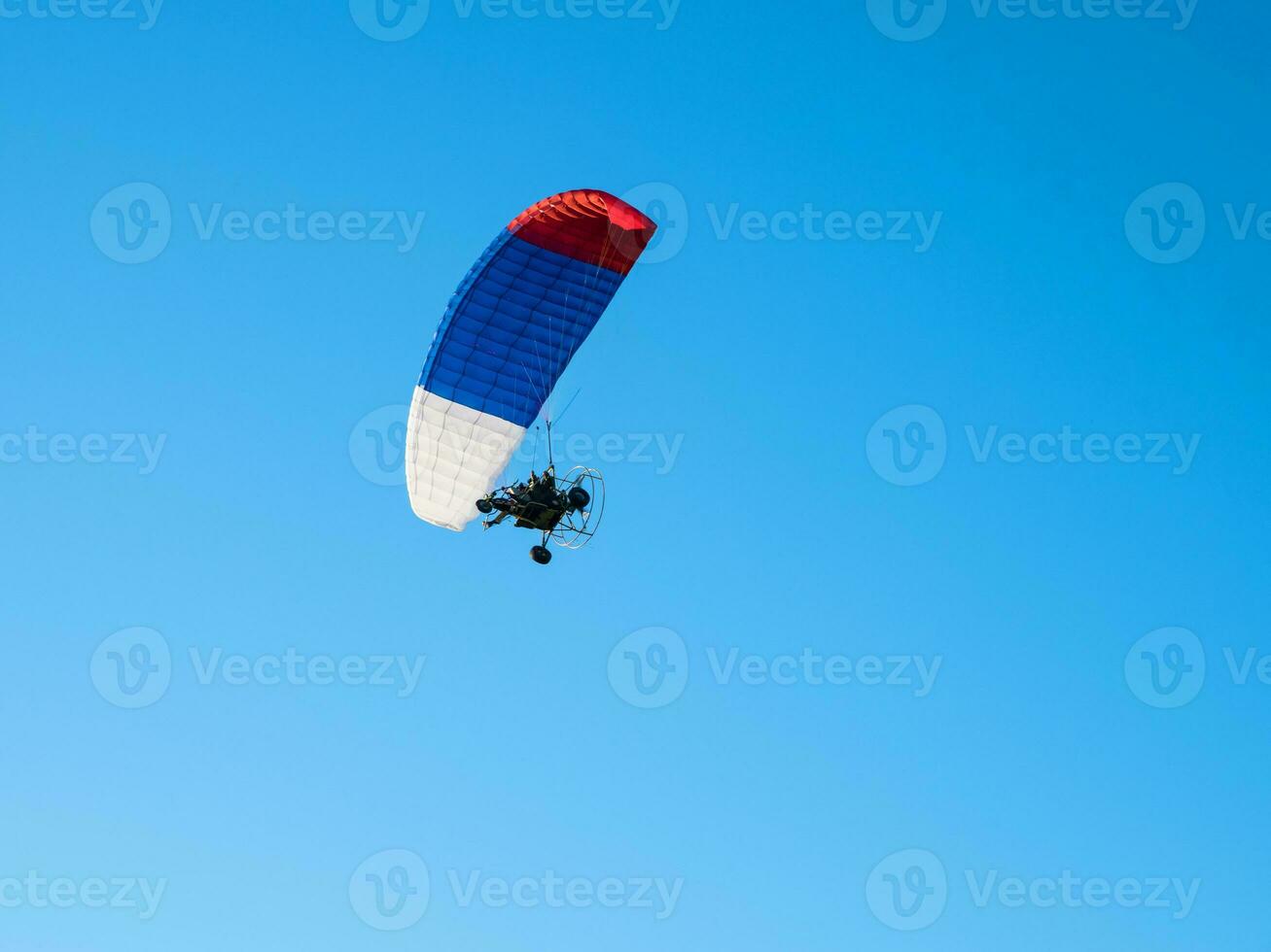 motoplano dentro a azul céu foto