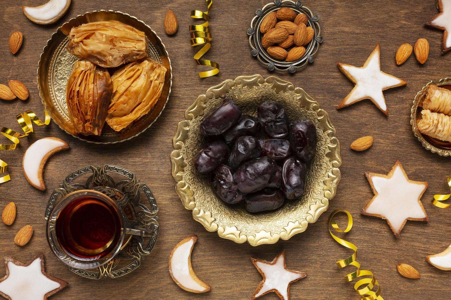 comida islâmica de ano novo e decorações foto