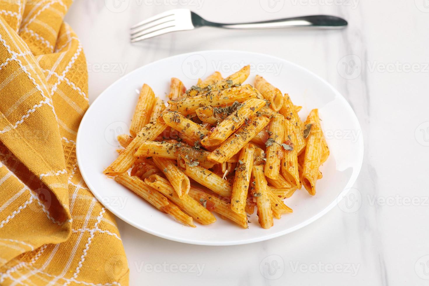 prato de refeição penne foto