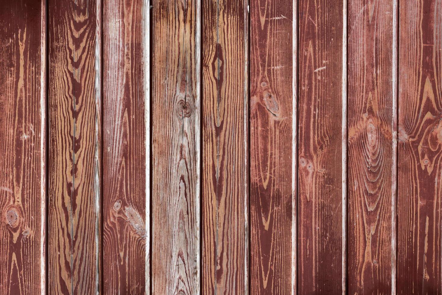 textura ou fundo de madeira pintada de vermelho antigo foto