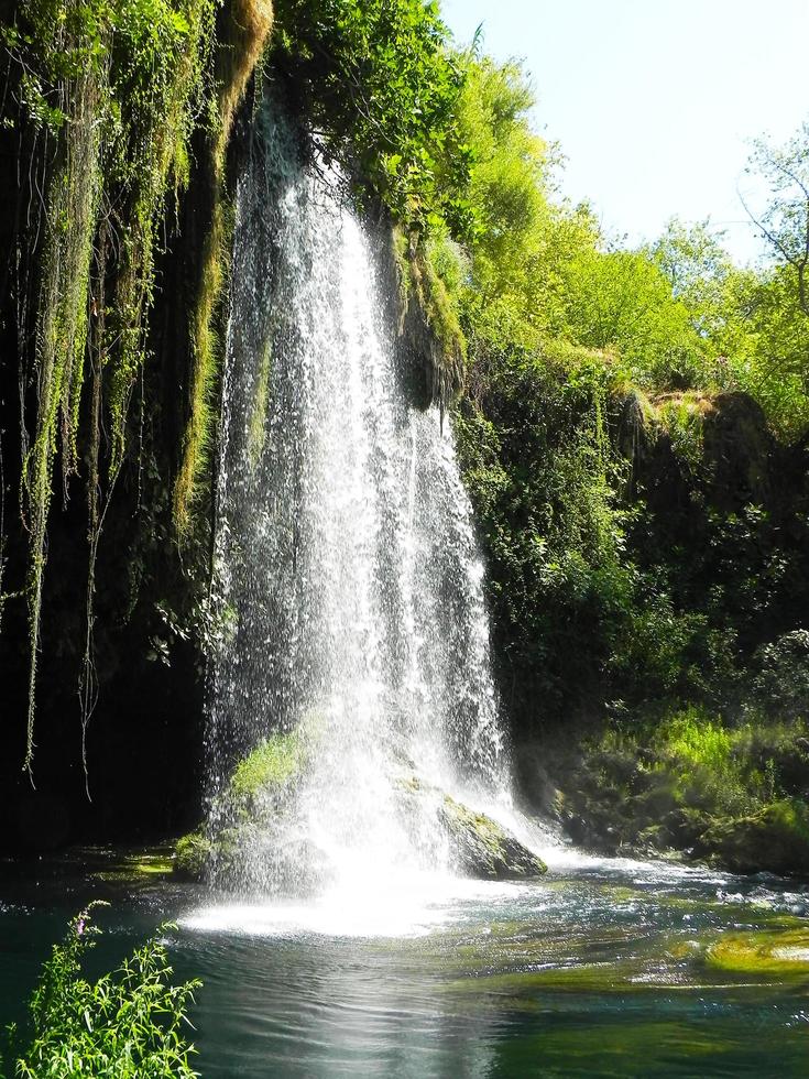 paisagem natural da cachoeira em antalya foto