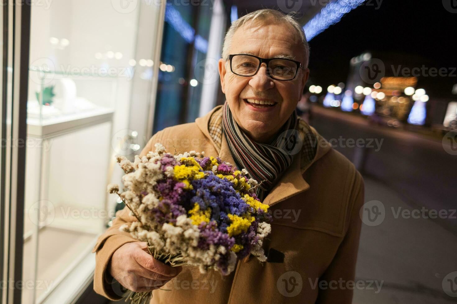 uma homem levando uma andar através a cidade com flores foto