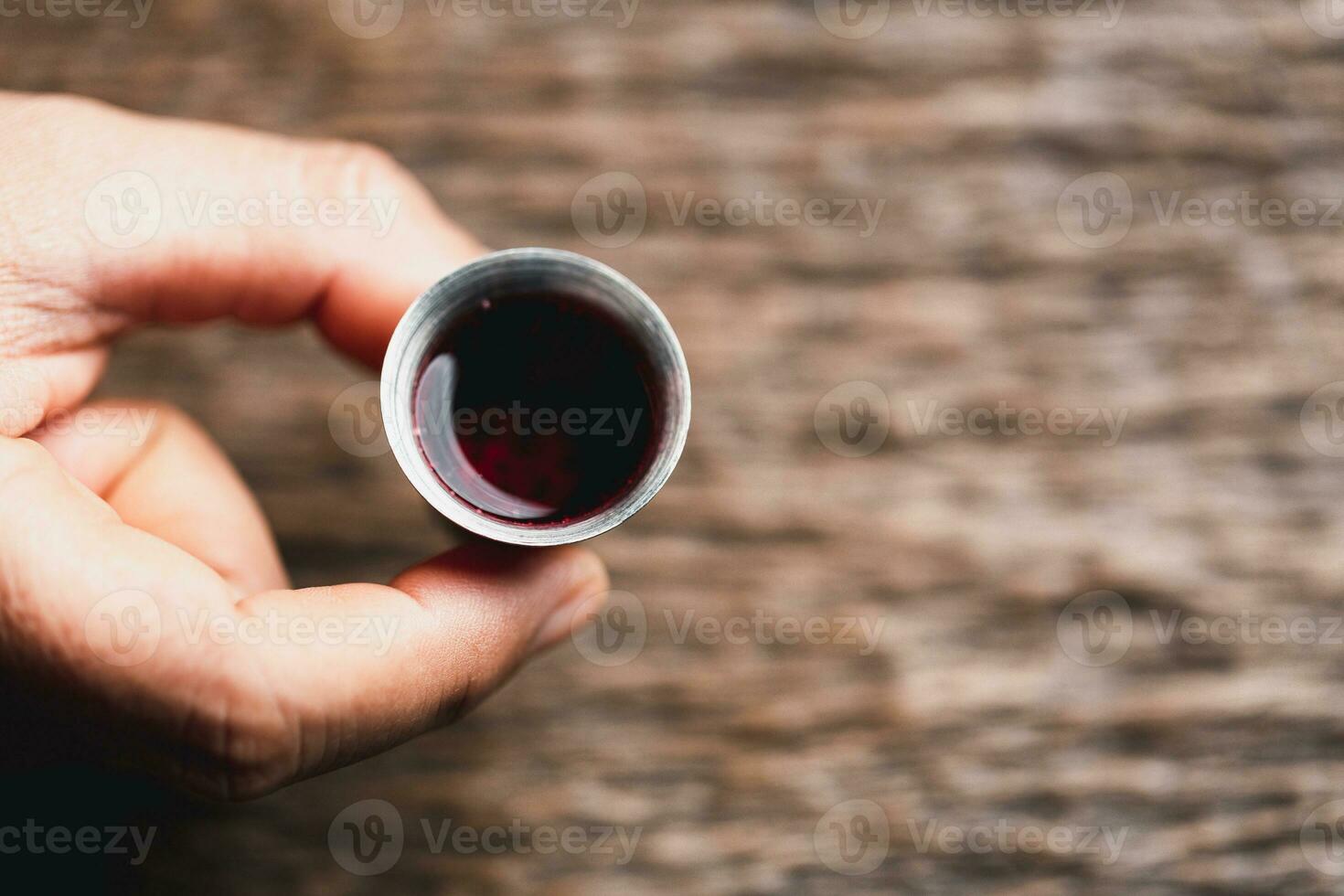 conceito de eucaristia ou santa comunhão do cristianismo. Eucaristia é sacramento instituído por Jesus. durante a última ceia com os discípulos. pão e vinho é corpo e sangue de jesus cristo dos cristãos. foto