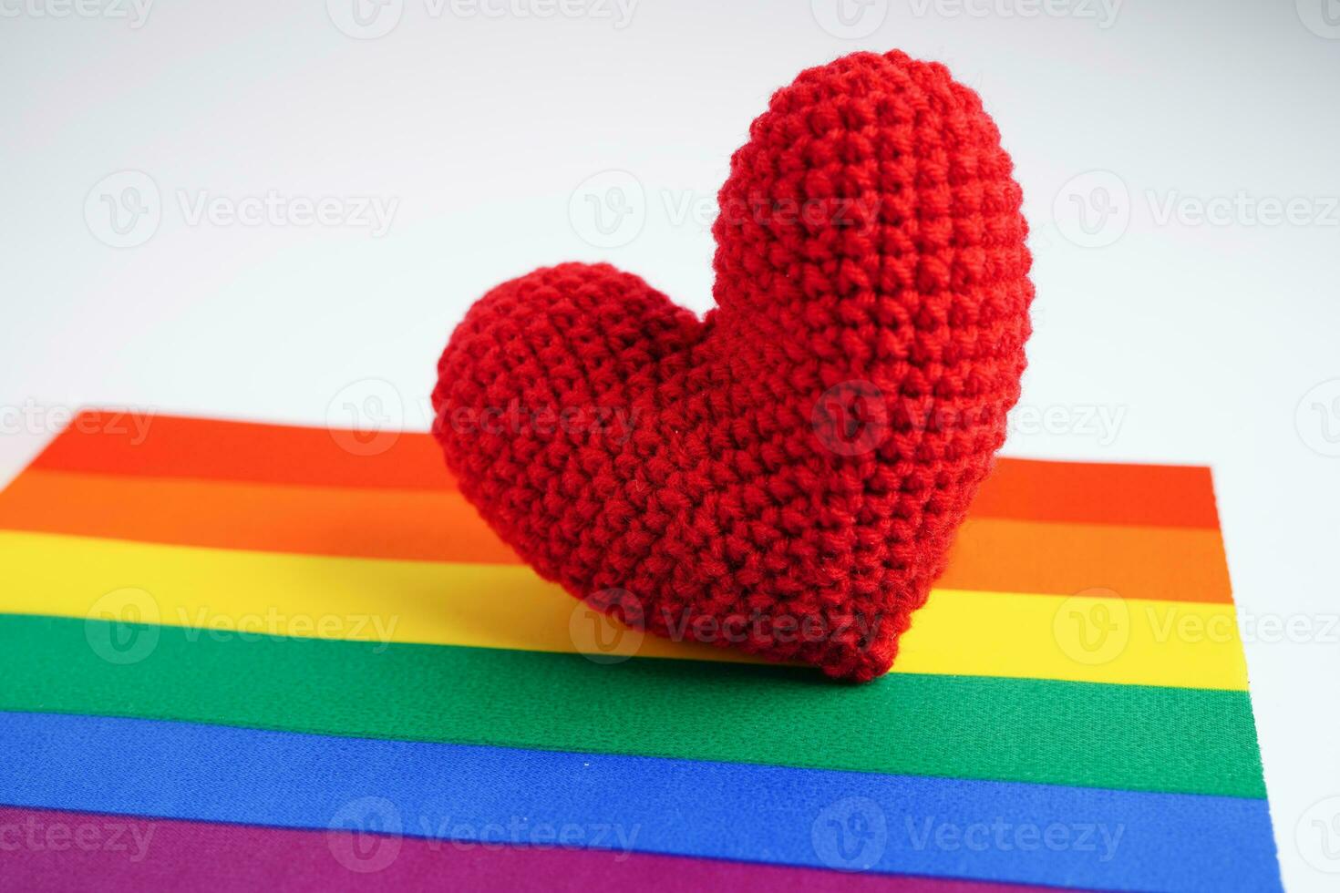 lgbt bandeira, arco Iris cor amor símbolo, orgulho mês dentro junho, vetor ilustração. foto