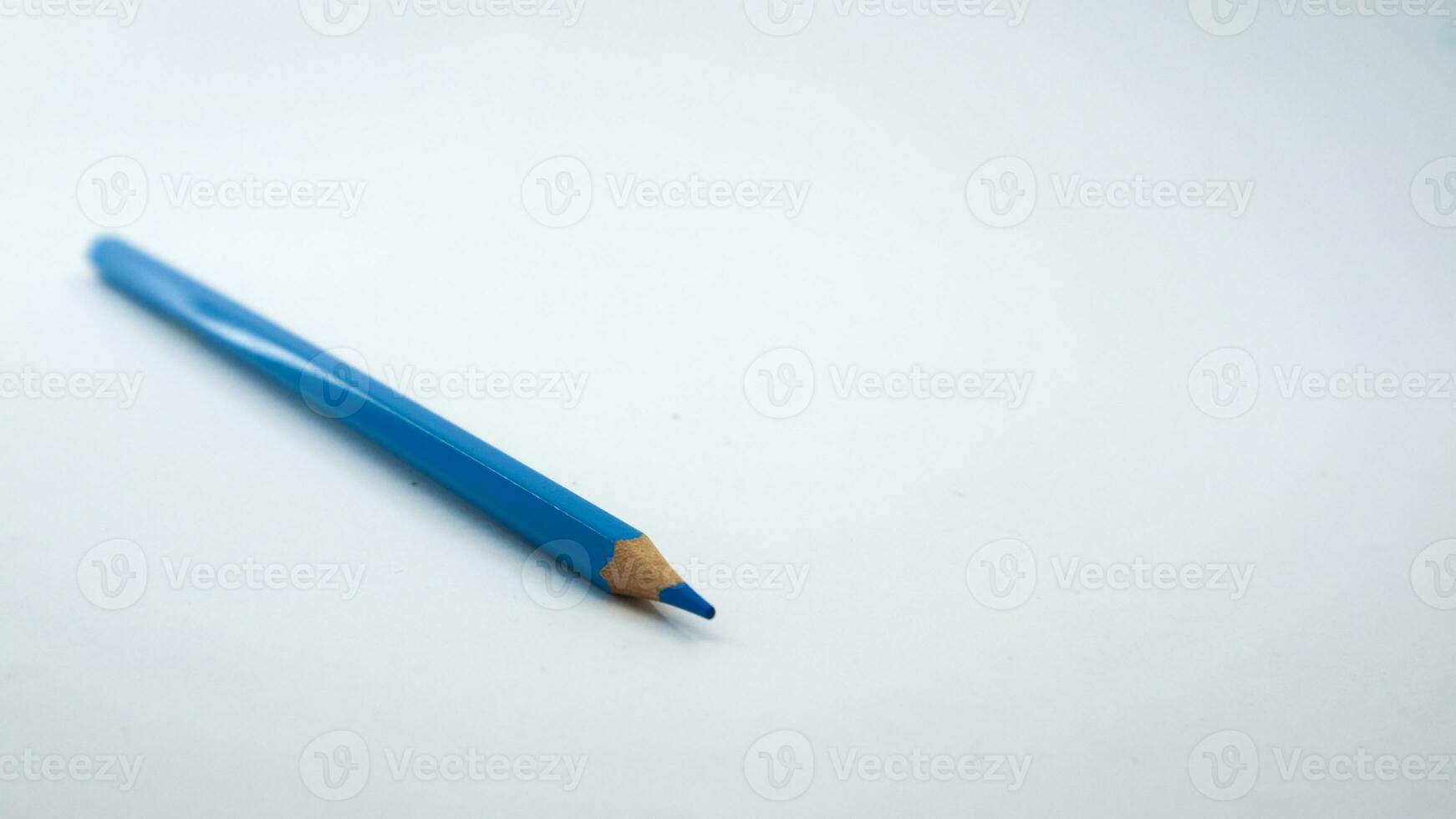 lápis isolado em branco fundo fechar acima foto
