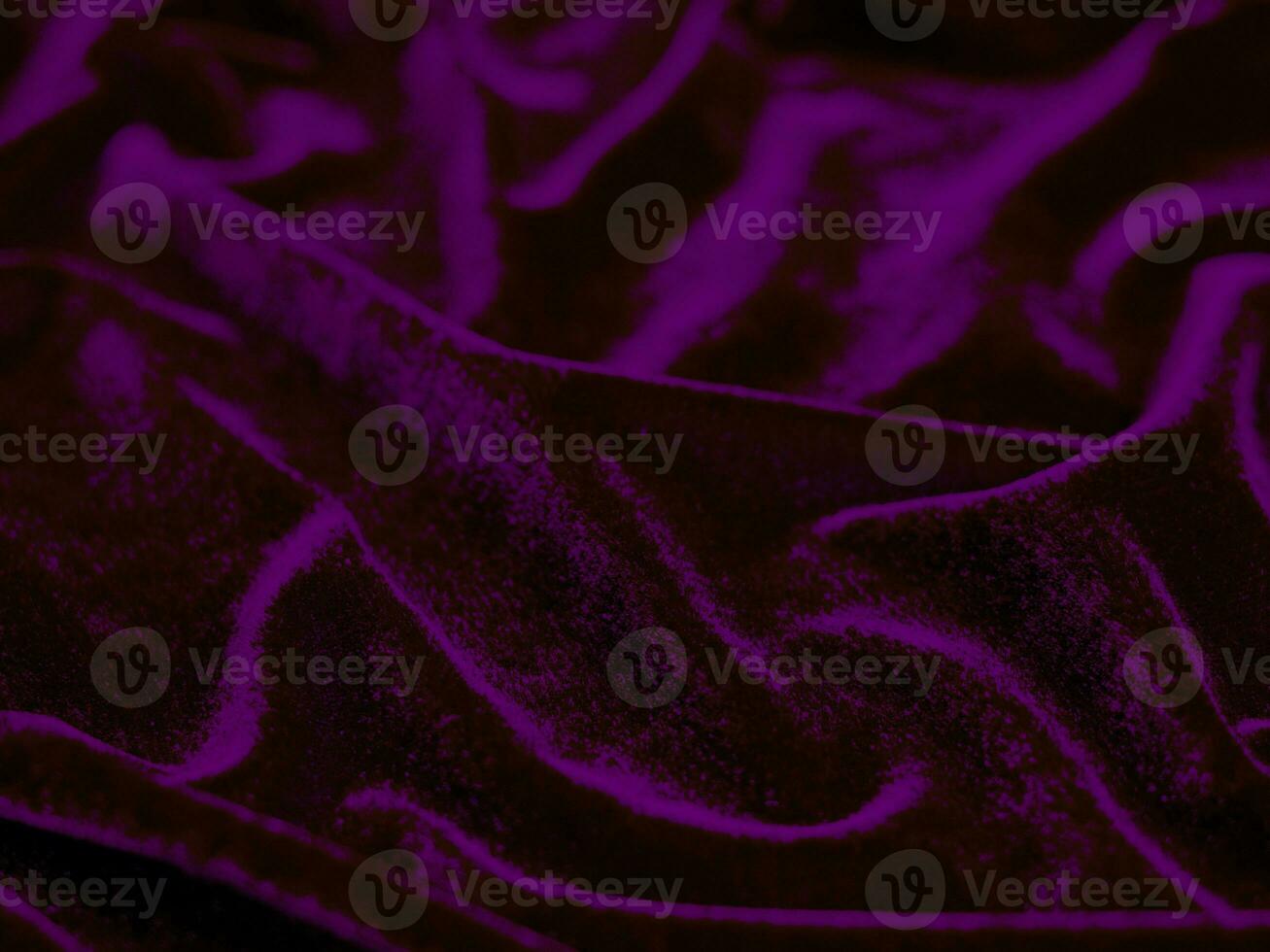 textura de tecido de veludo roxo usada como plano de fundo. fundo de tecido roxo vazio de material têxtil macio e liso. há espaço para o texto. foto