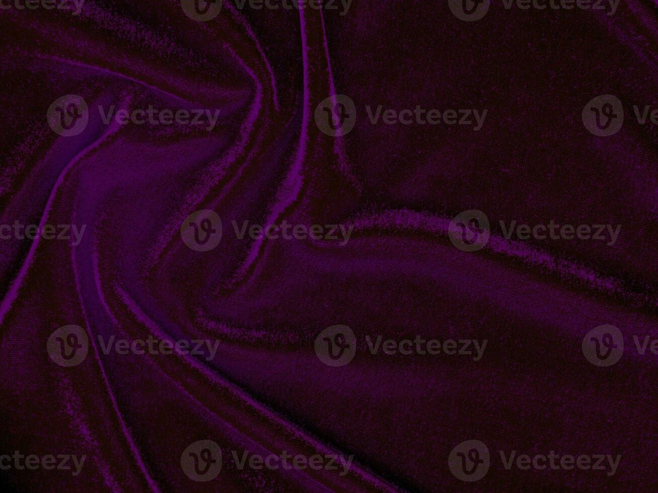 textura de tecido de veludo roxo usada como plano de fundo. fundo de tecido roxo vazio de material têxtil macio e liso. há espaço para o texto. foto