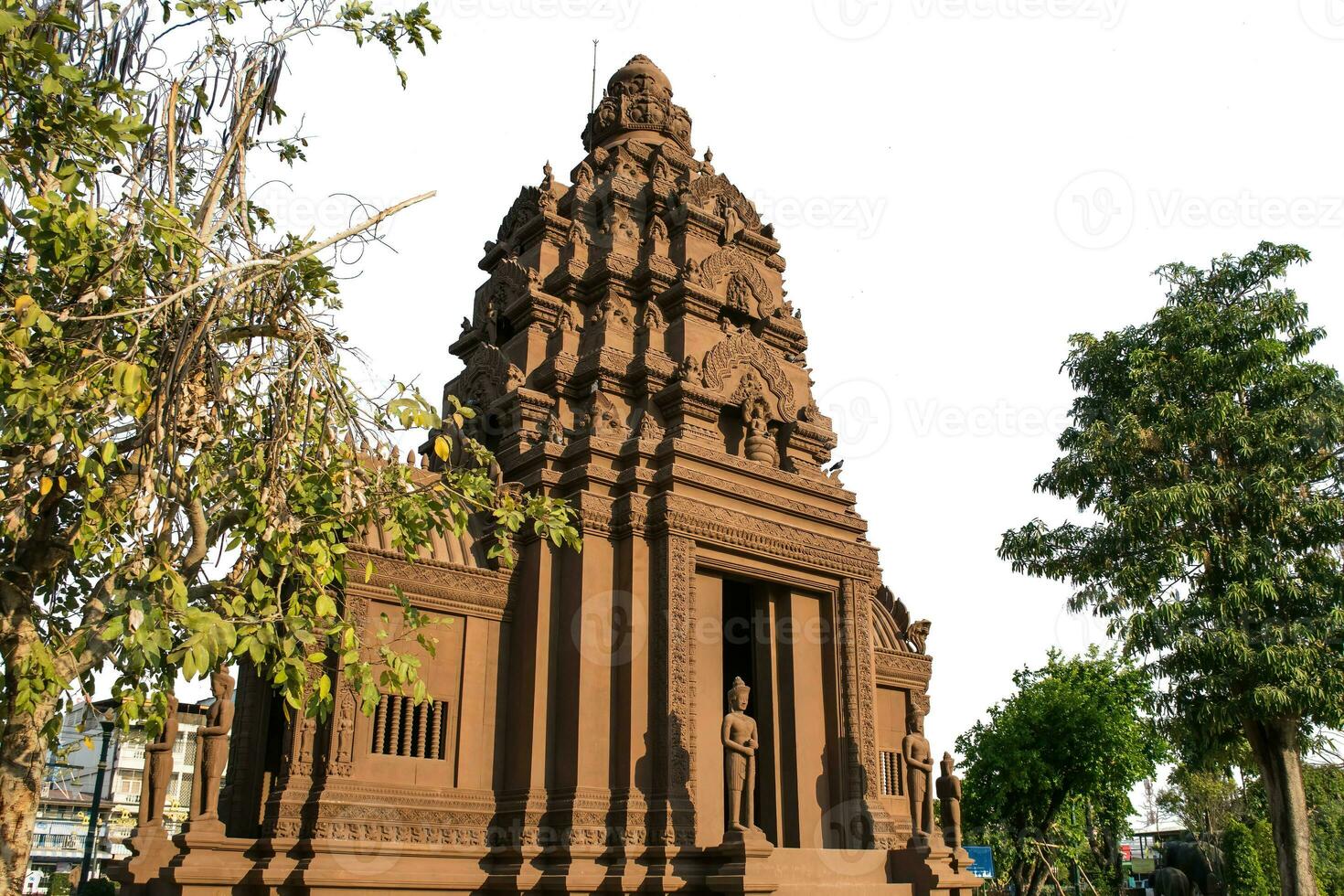 histórico parque isto é a arquitetura do a antigo khmer Império com a antigo pedra foto