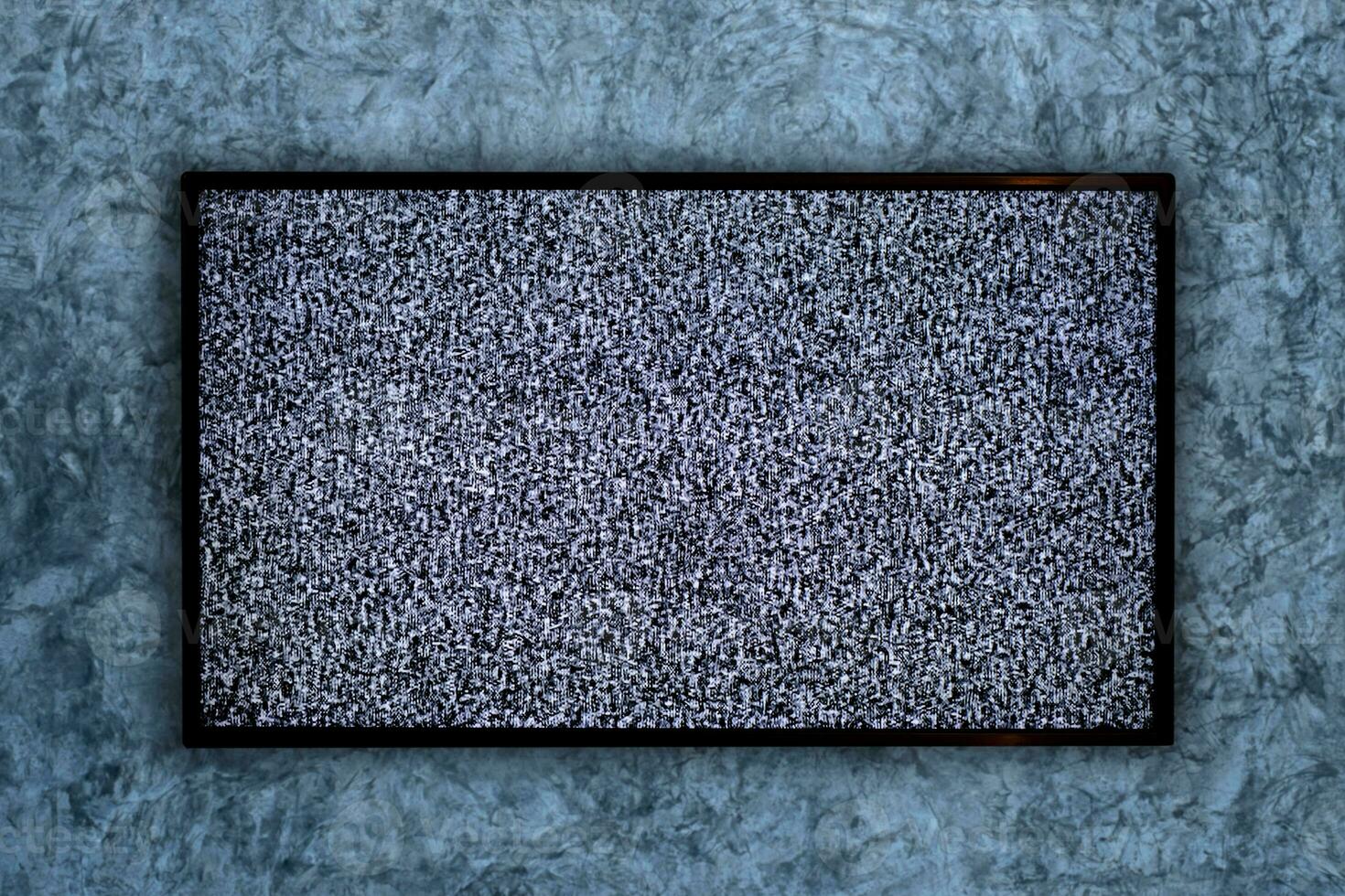 tv na parede de concreto e nenhum sinal de sinal na tela da televisão foto