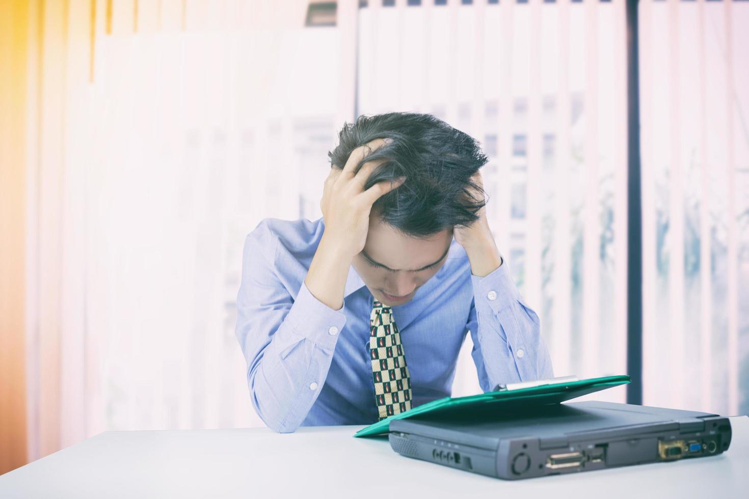 homem de negócios estressado foto