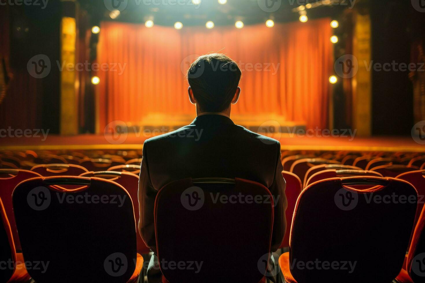 ator homem às cadeiras dentro teatro. gerar ai foto