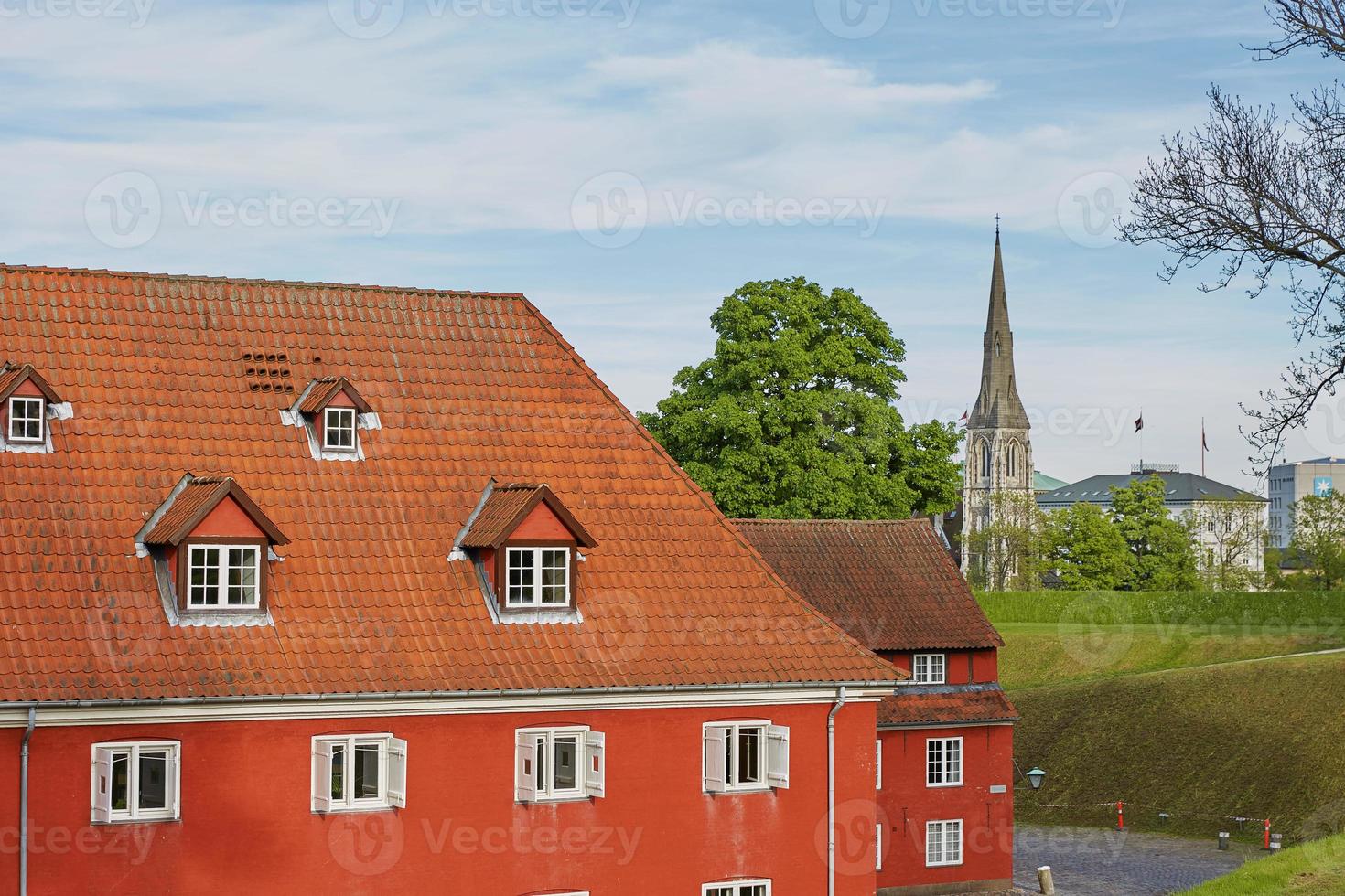 casas vermelhas na histórica fortaleza kastellet em copenhague foto