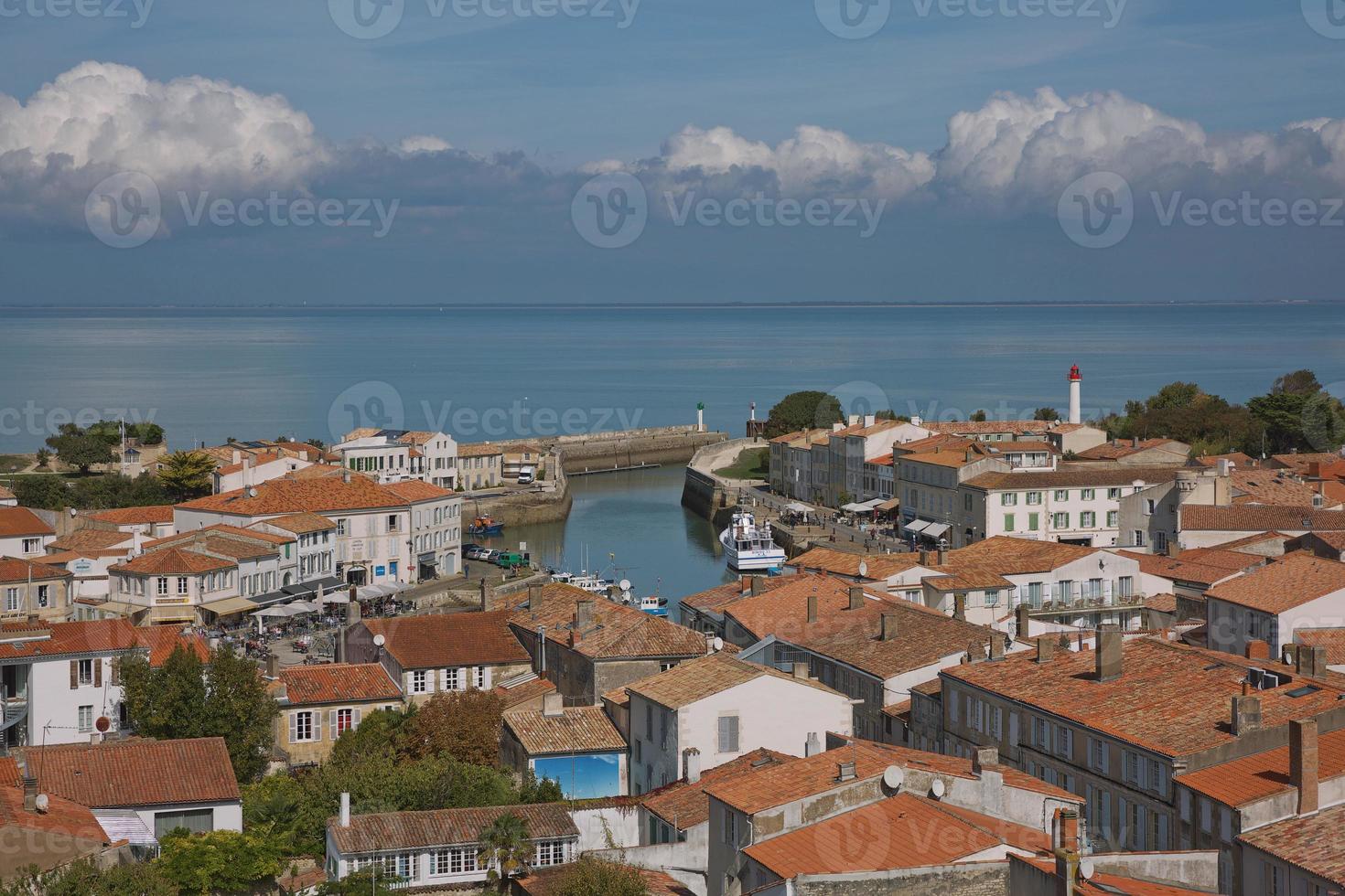 vista aérea de saint martin de re da igreja de saint martin em ile de re na frança foto