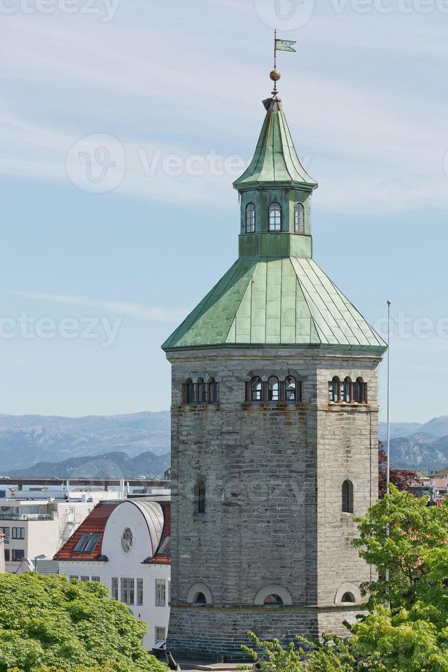 a torre valberg com vista para a cidade de stavanger na noruega foto