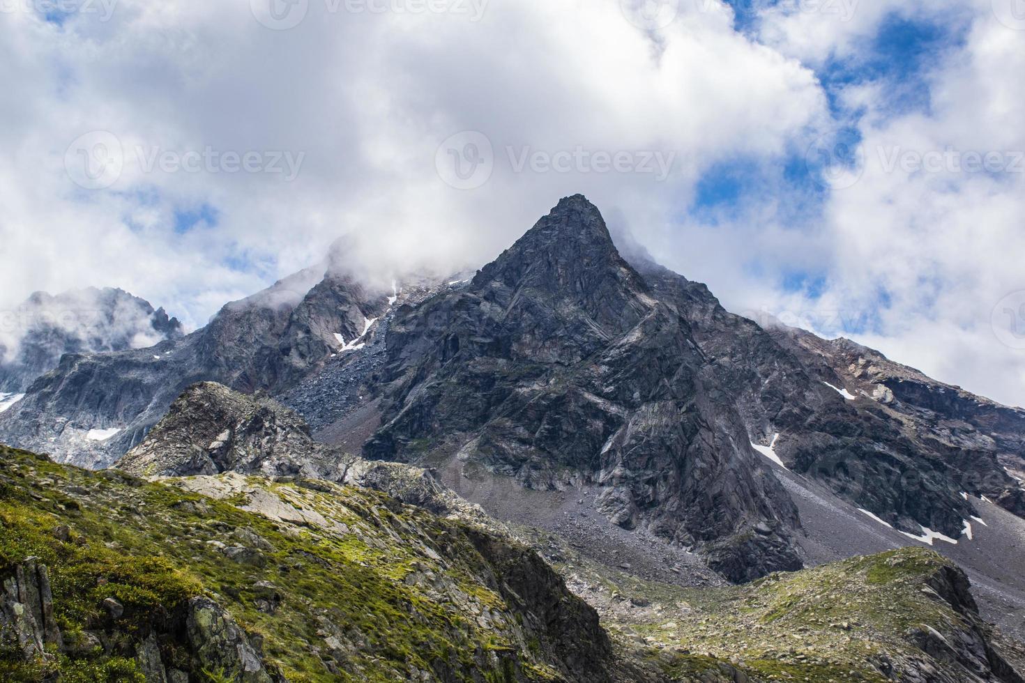 picos alpinos do Tirol do Sul foto