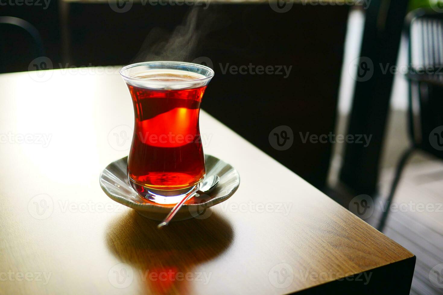 tradicional turco chá em branco mesa . foto
