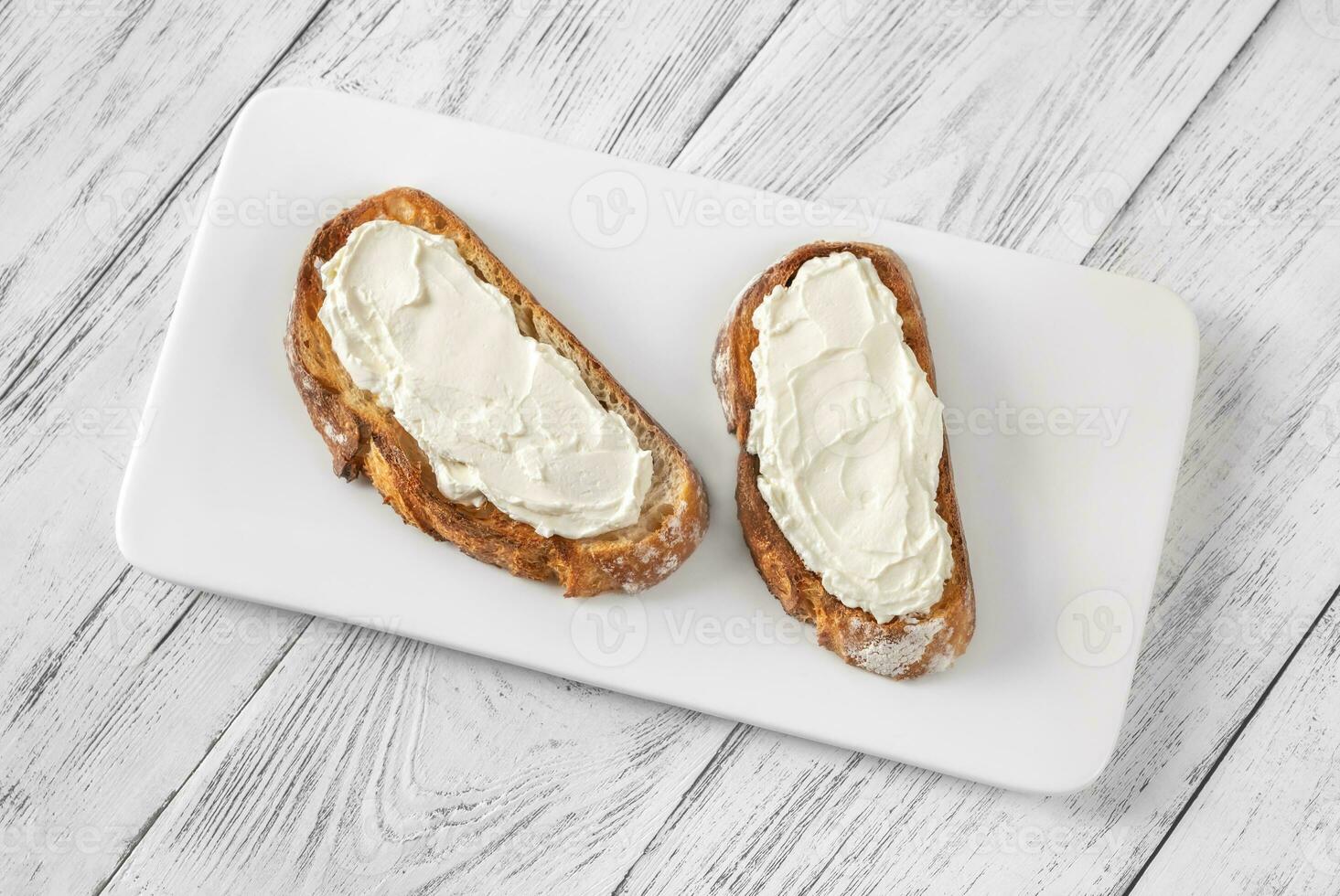 torradas com cream cheese foto