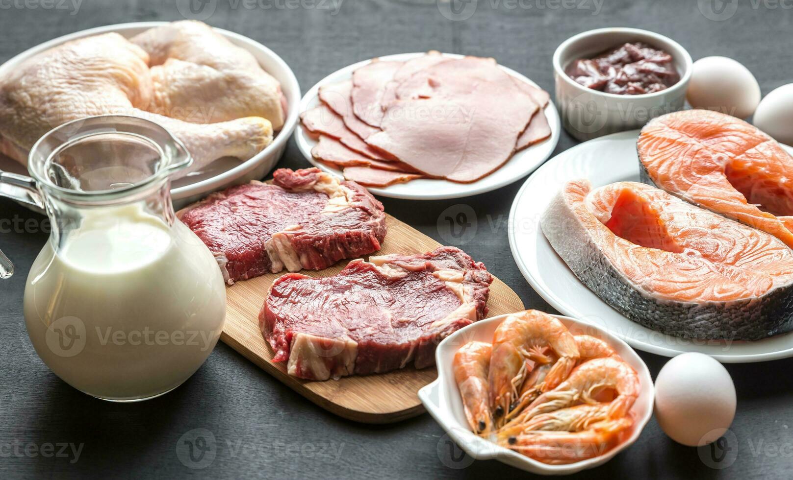 proteína dieta cru produtos em a de madeira fundo foto