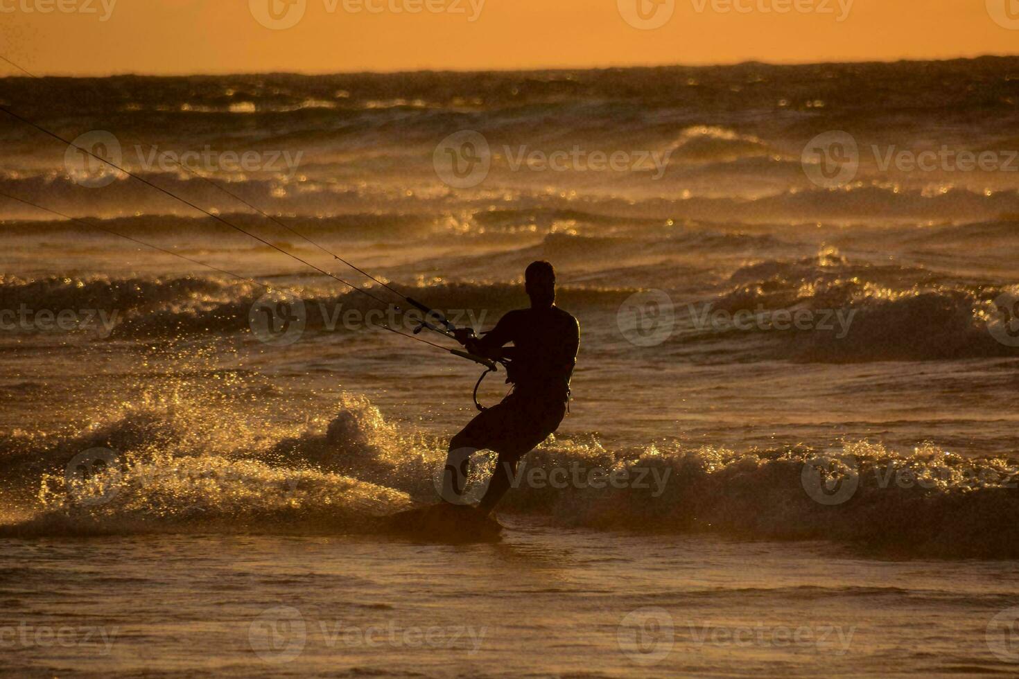 mar com ondas foto