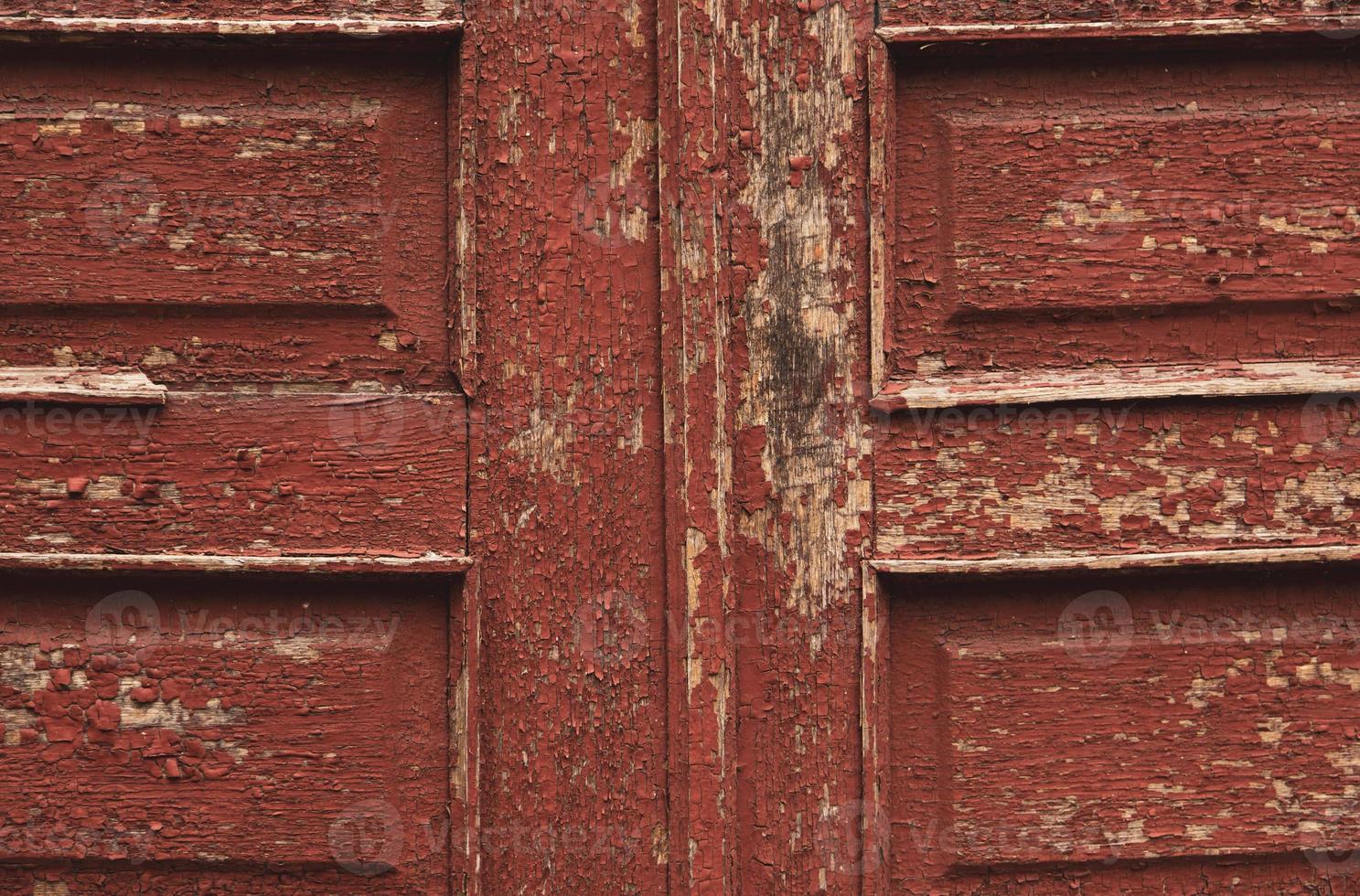 close-up do fundo da velha porta de madeira marrom envelhecida foto