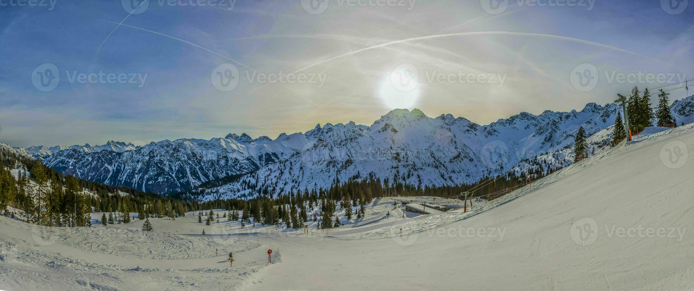 Visão em neve coberto montanhas dentro Áustria foto