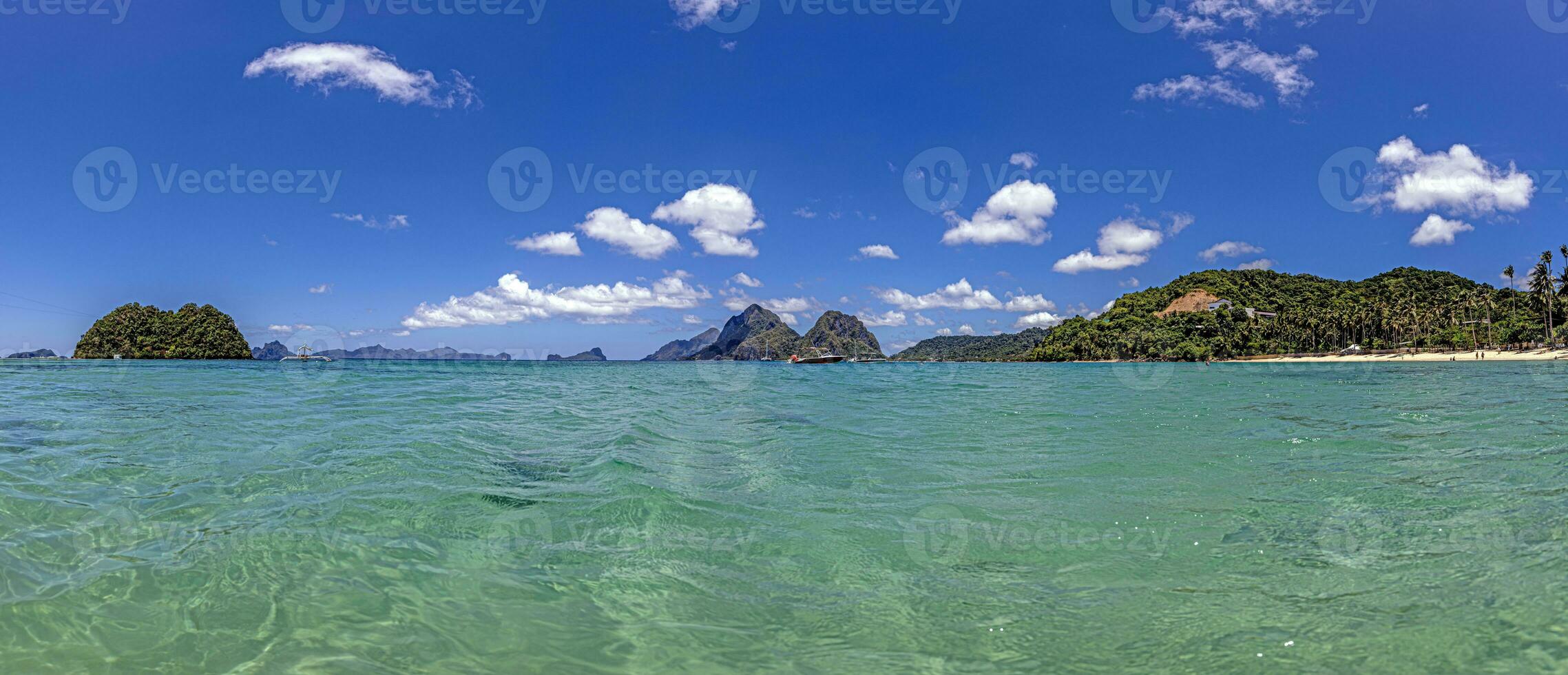 impressão do a paradisíaco maremegmeg de praia perto el nido em a filipino ilha do Palawan durante a dia foto