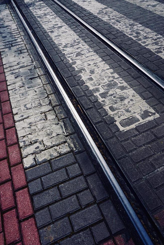 trilhos de bonde na cidade foto