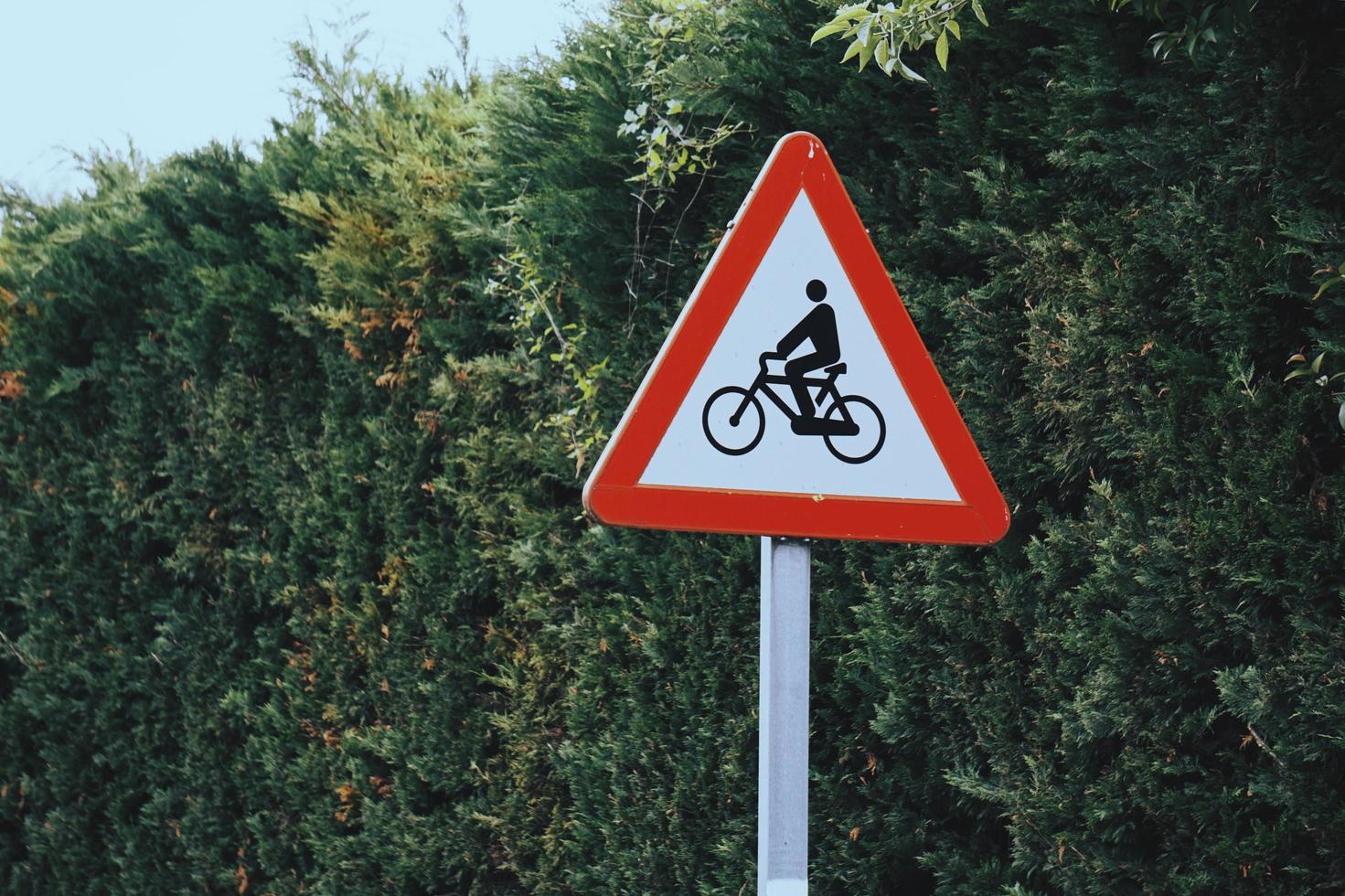 sinal de trânsito de bicicleta na rua em bilbao city espanha foto