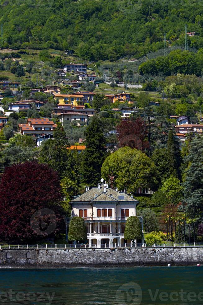 província de como, itália, 2021 - cidade no lago de como foto