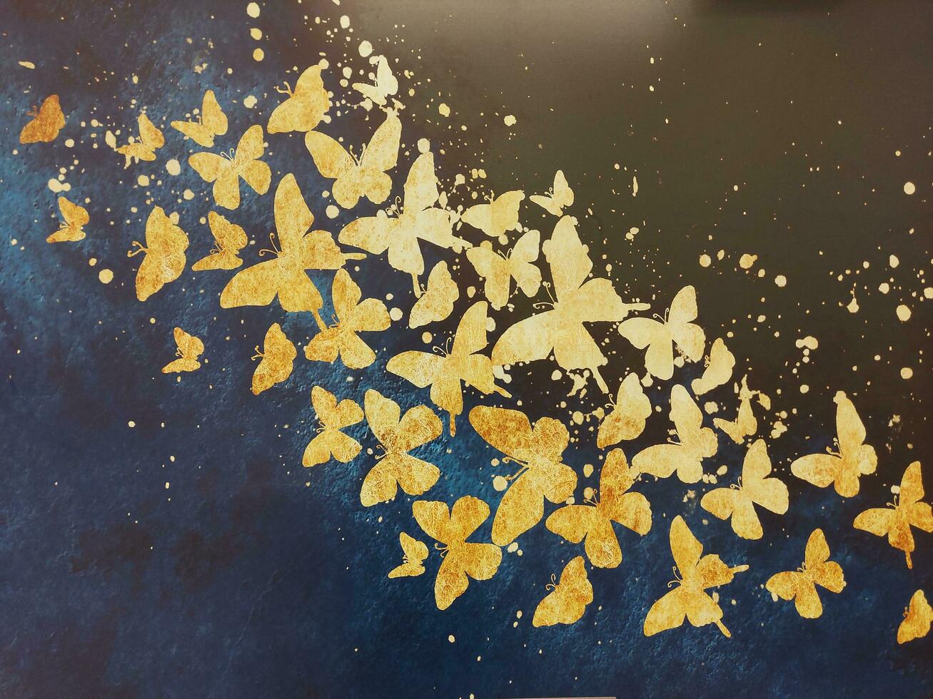decorativo dourado borboleta em uma Preto plano de fundo, multicolorido papel de parede e fundo, interior coleção foto