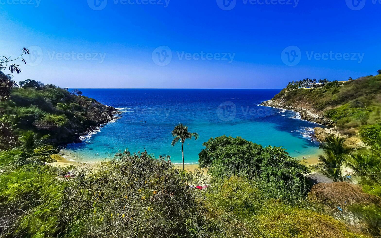 de praia areia azul turquesa água ondas panorama carrizalillo porto escondido. foto