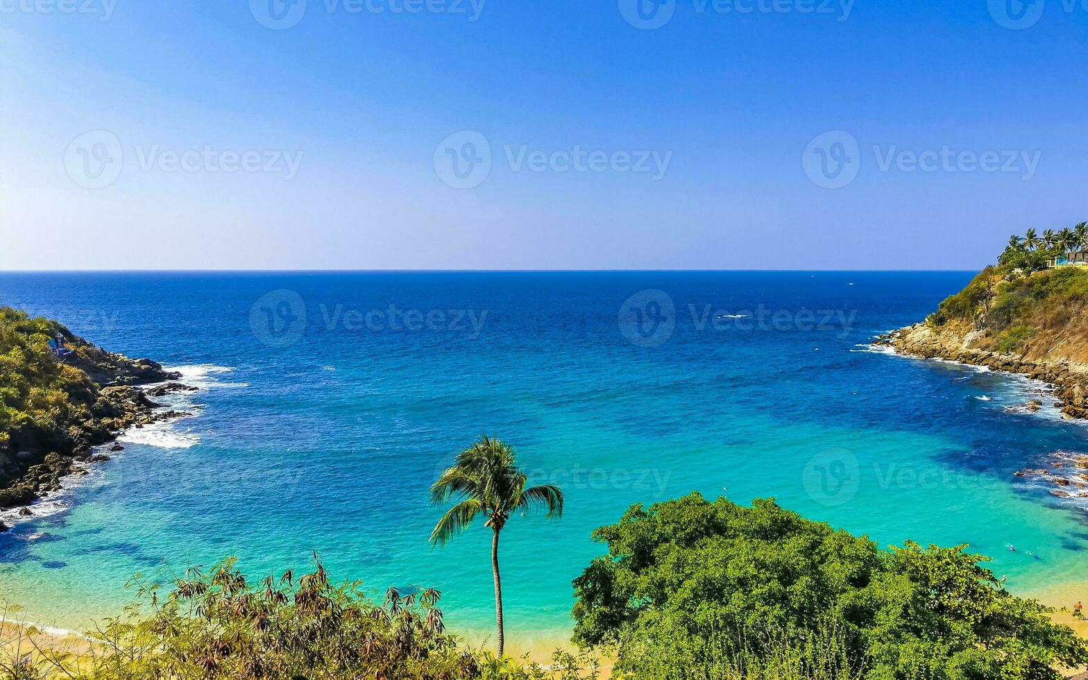 de praia areia azul turquesa água ondas panorama carrizalillo porto escondido. foto