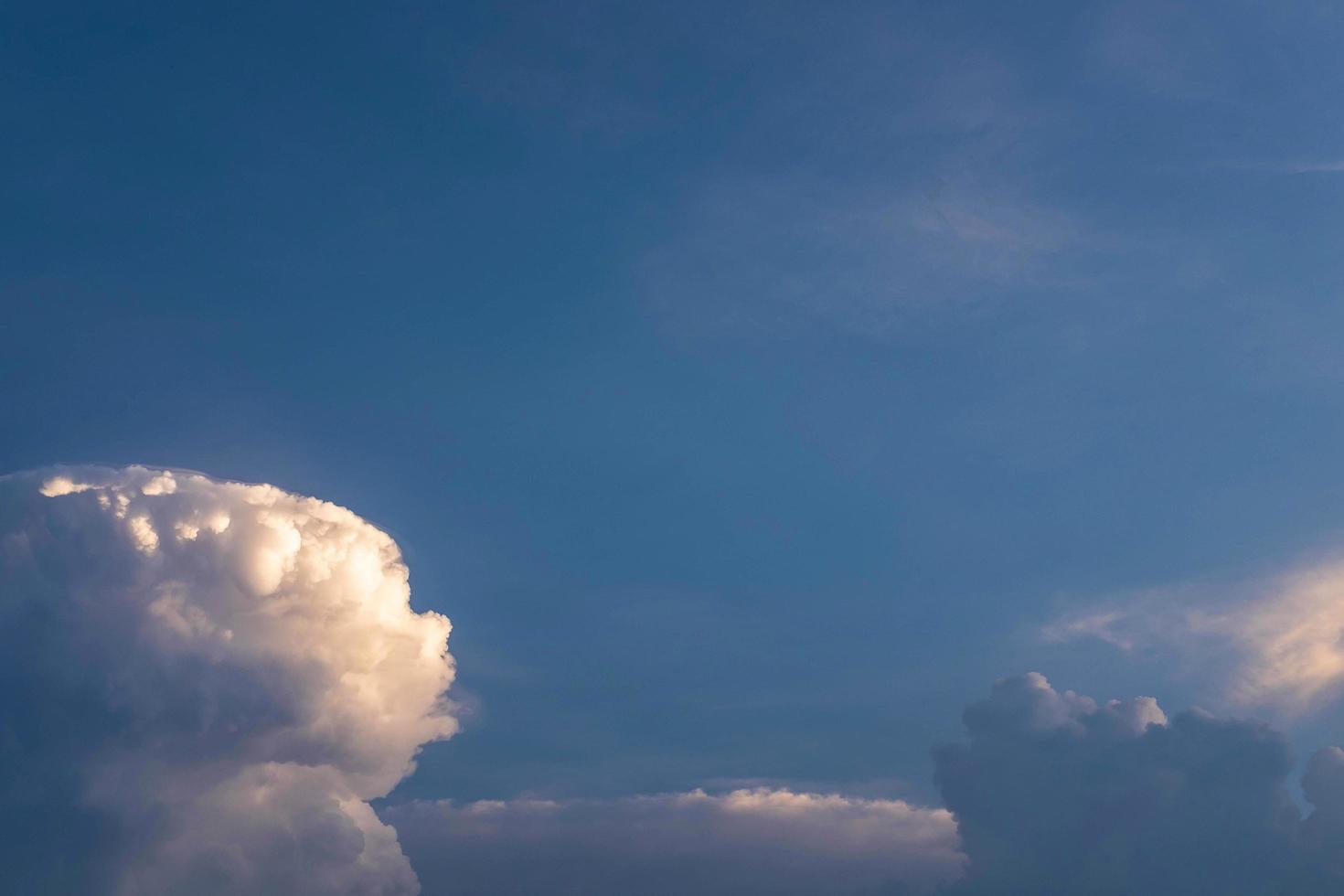 nuvens e fundo do céu foto