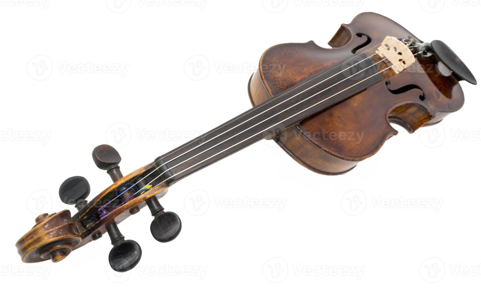 violino antigo marrom escuro antigo isolado no branco foto