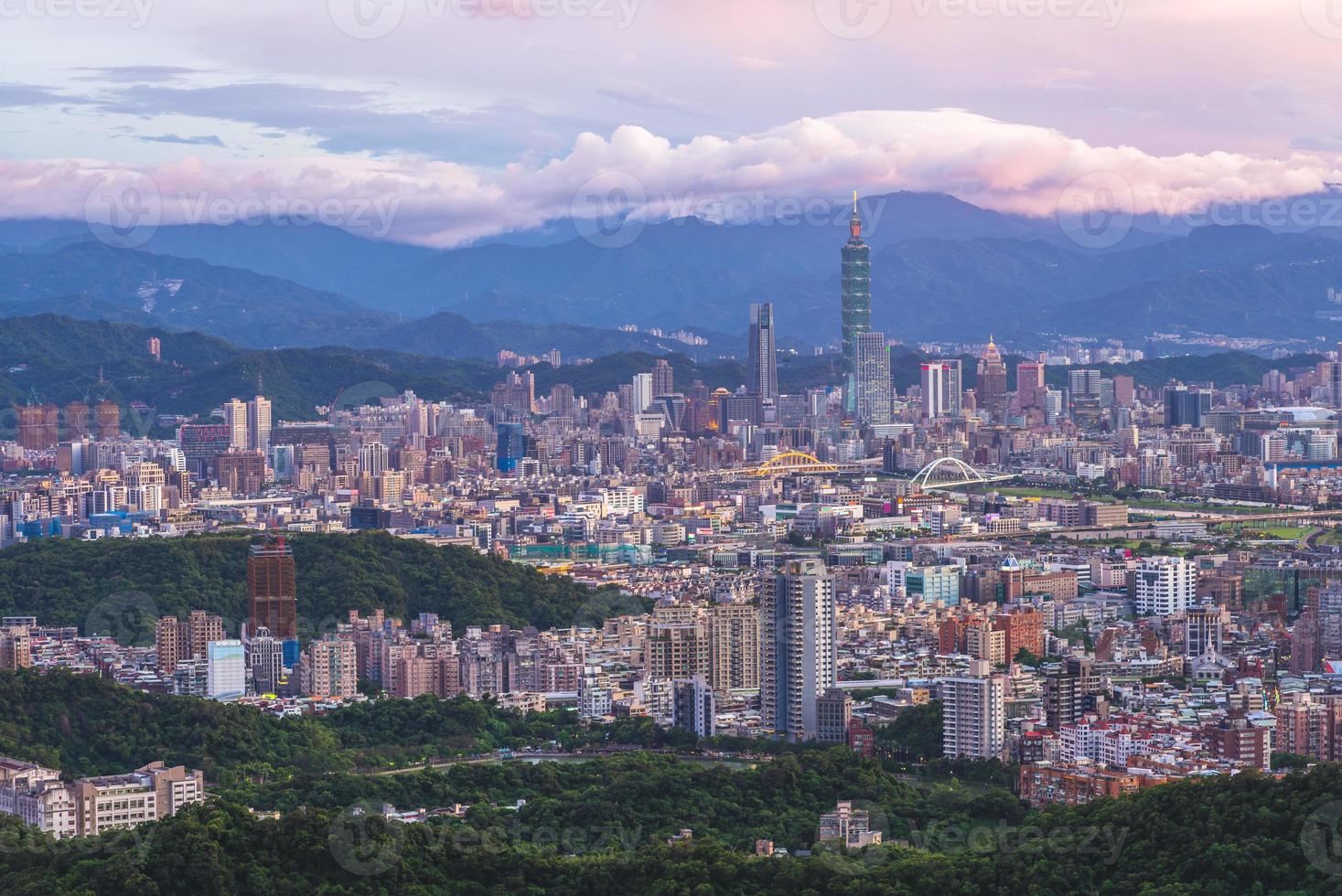 vista panorâmica da cidade de taipei foto