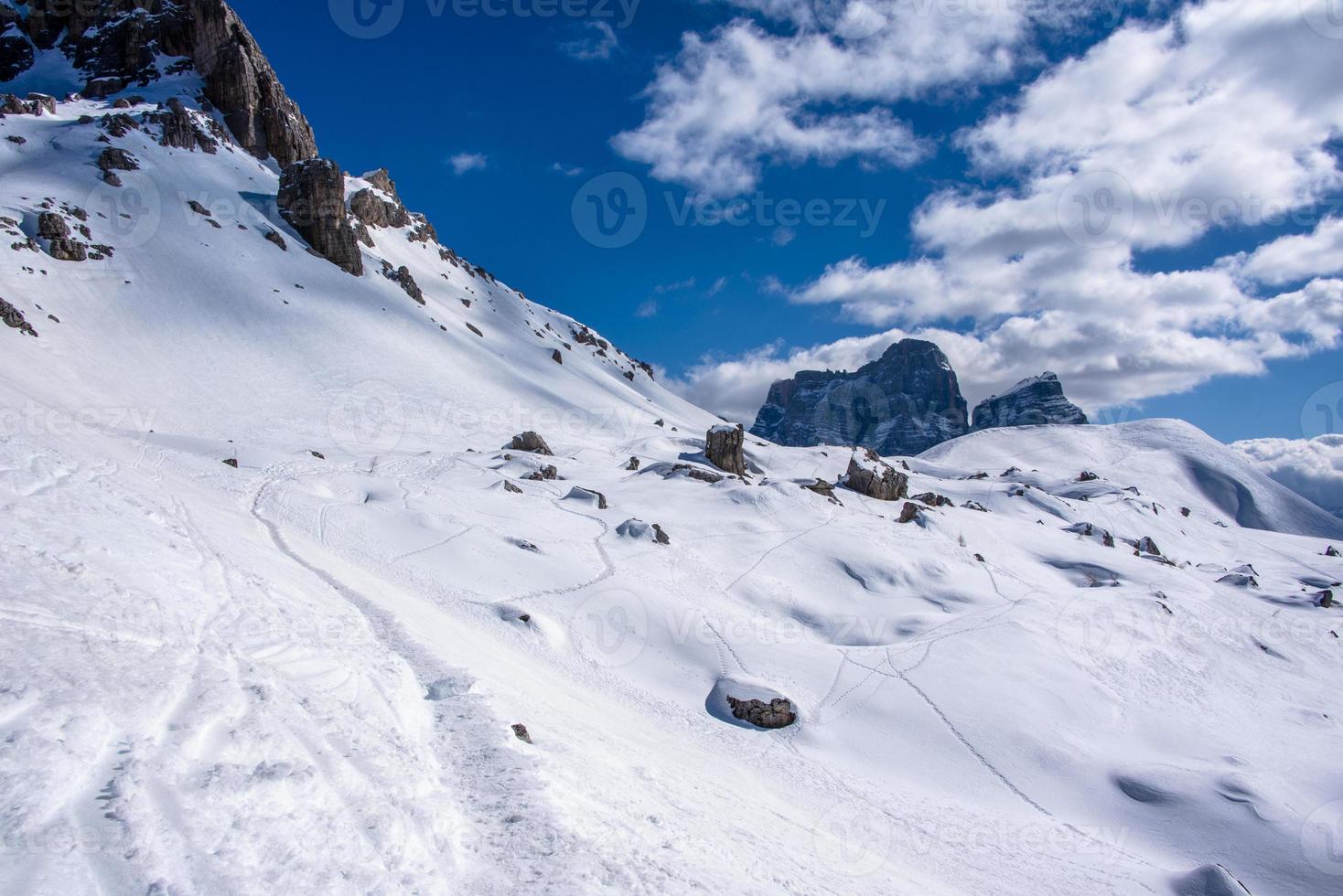 vales brancos nas dolomitas foto