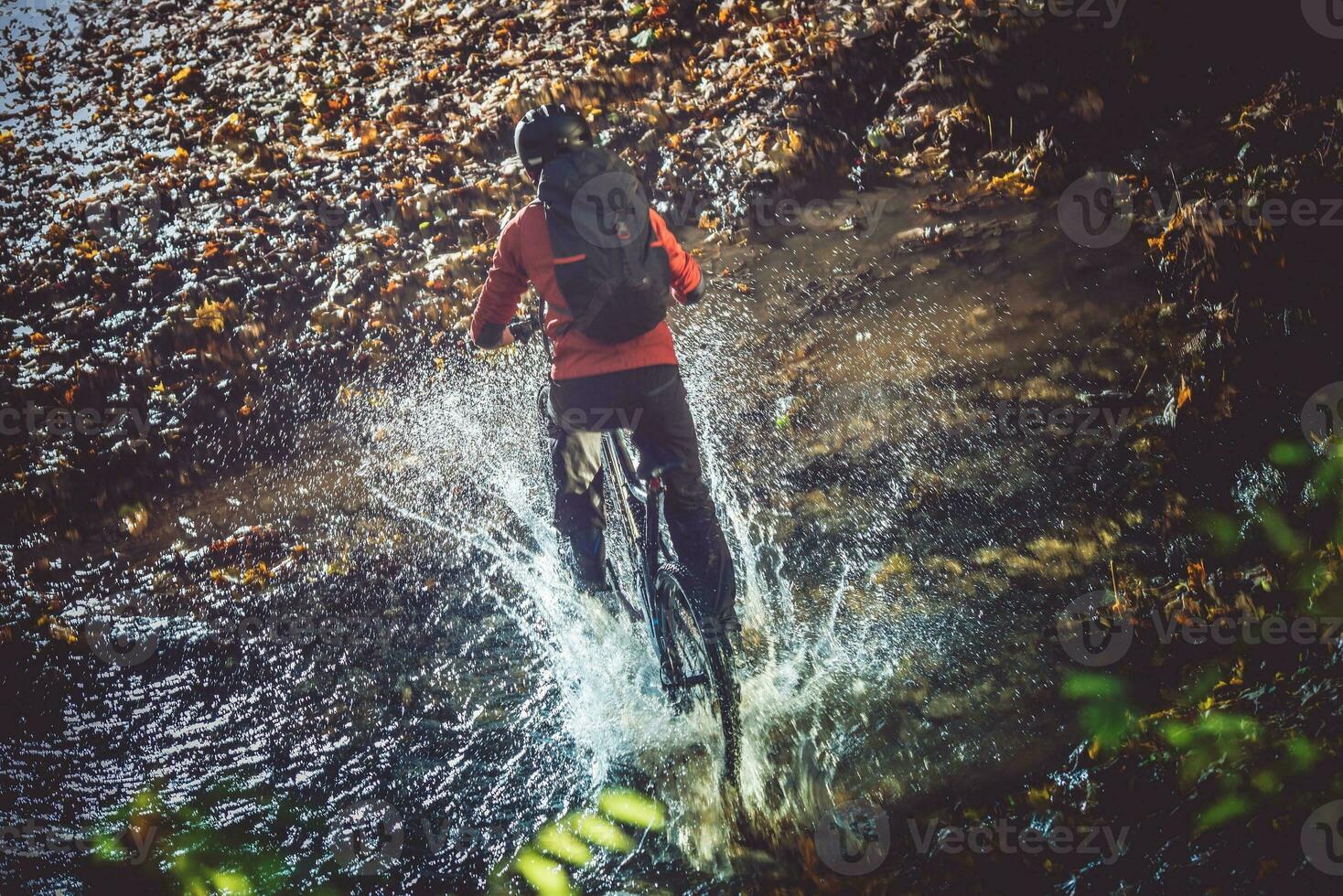 bicicleta rio cruzando foto