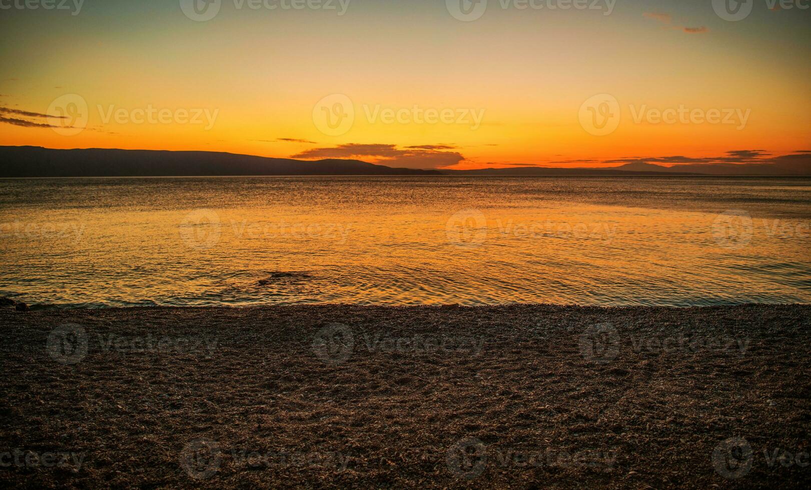 costa do Mediterrâneo mar cênico pôr do sol foto