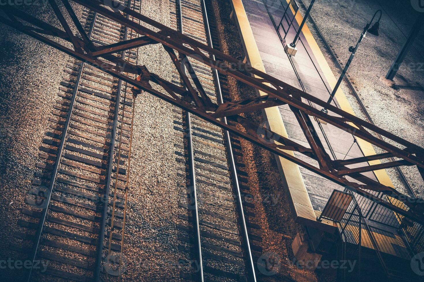 estação de trem à noite foto