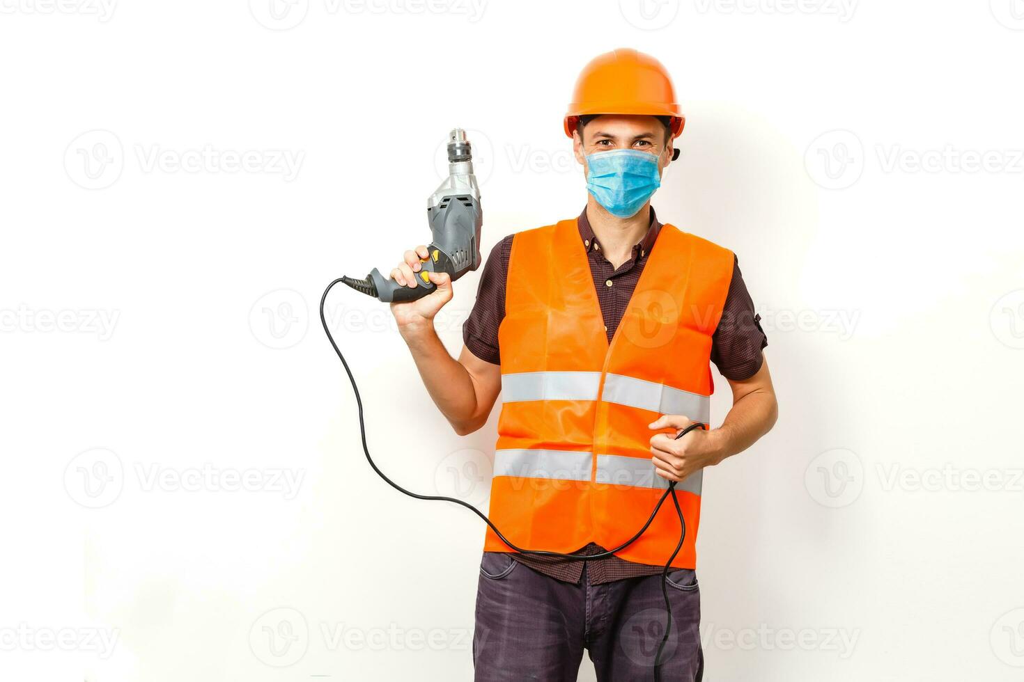 trabalhador dentro protetora vestuário de trabalho com ferramentas, isolado foto