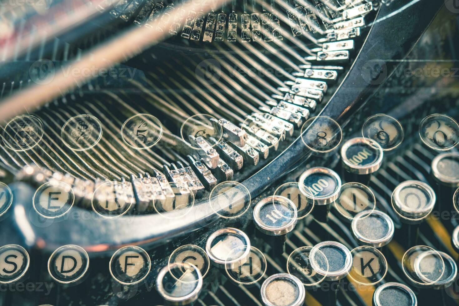 velho escola máquina de escrever conceito foto