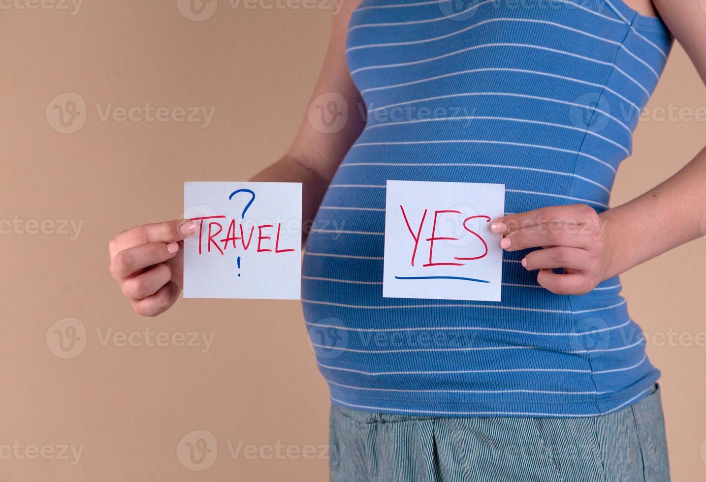 conceito de viagens durante a gravidez foto