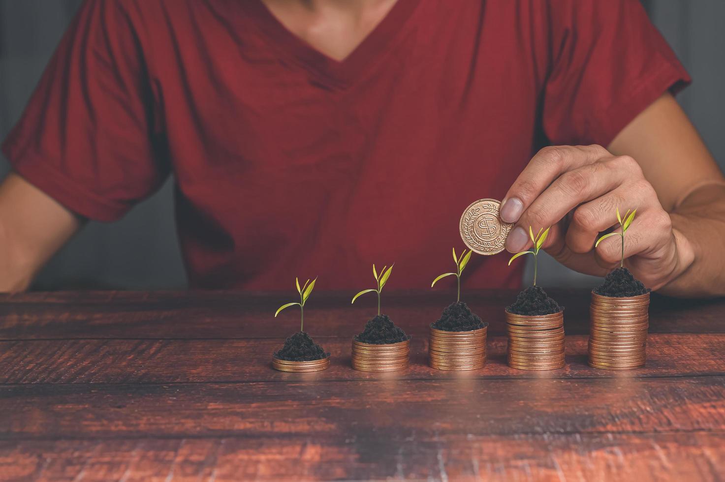 conceito de empresários que investem em ações e crescimento da renda foto