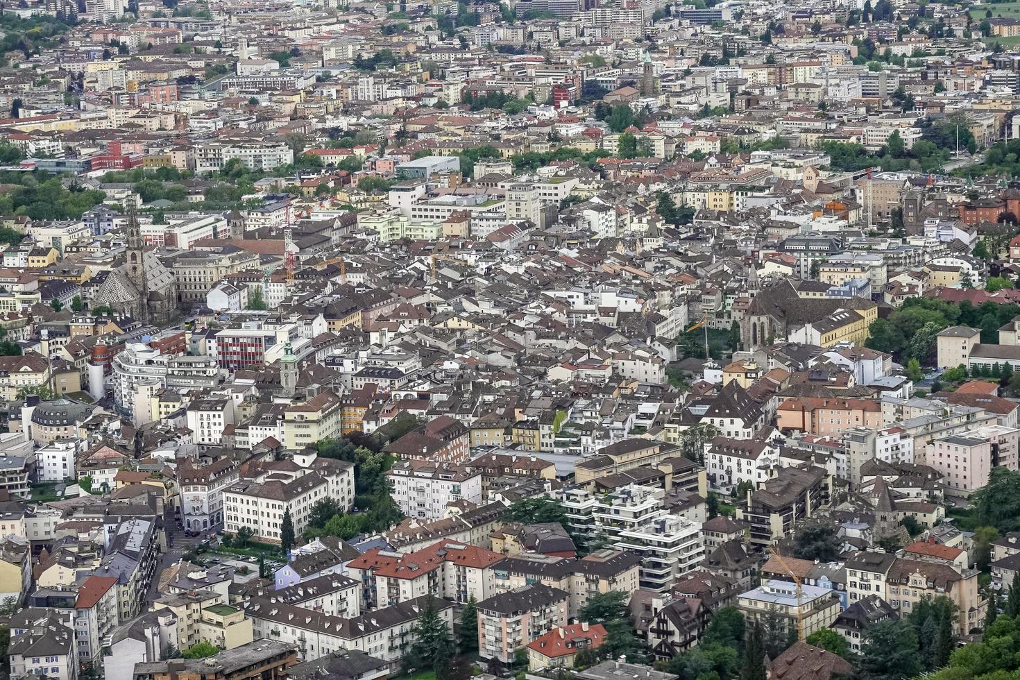 cidade de bozen vista de cima foto