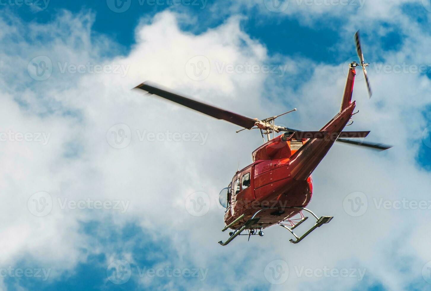 helicóptero exploração madeireira dentro a ar foto