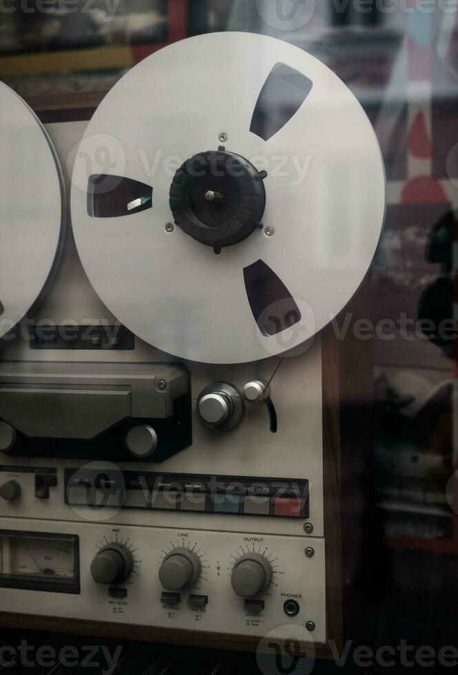 vintage analógico estéreo fita área coberta gravador. foto